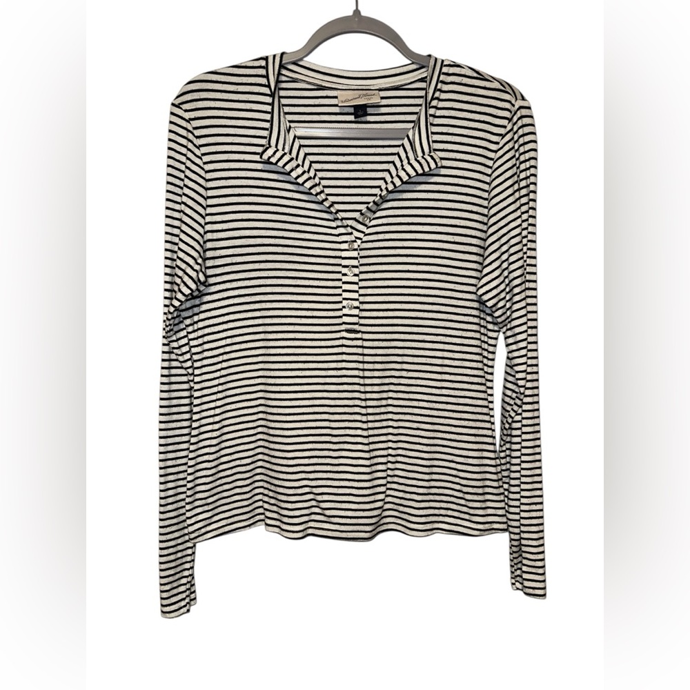 Universal Thread Black and White Striped Button‎ Down Shirt size L